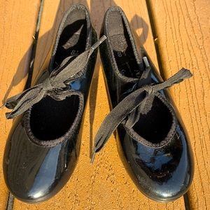 5 FOR $25 SPOTLIGHT GIRLS TAP SHOES SZ 8 1/2